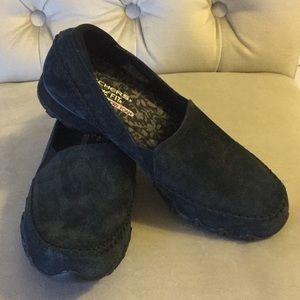 NWOT Sketchers Relaxed Suede Fit Slip-on Shoes